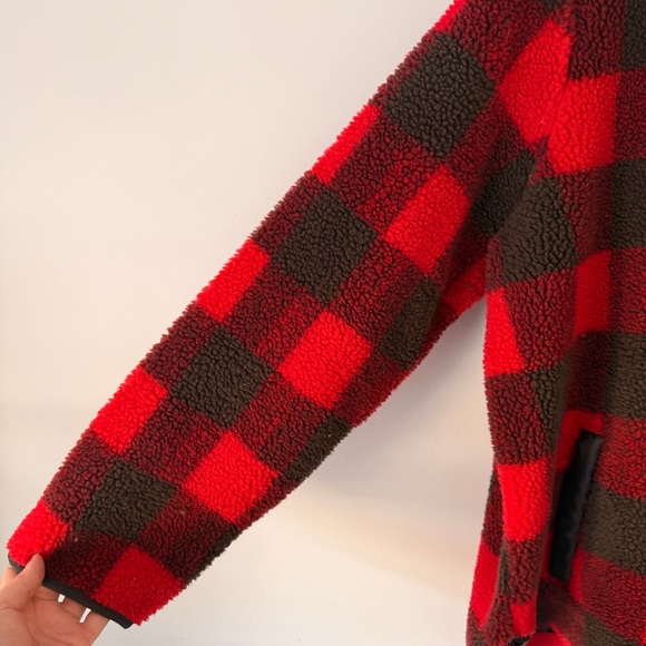 ⭐️ Abercrombie & Fitch Red and Black Buffalo Plaid Zip-Up Pull Over - Picture 2 of 6
